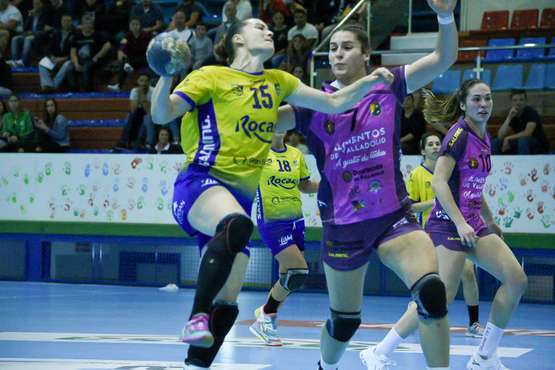 Trabajada victoria del Rocasa ante el Valladolid (26-22) (Foto TA)